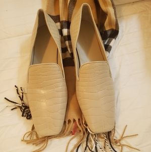 NWT- VINCE FLAT LEATHER SHOES